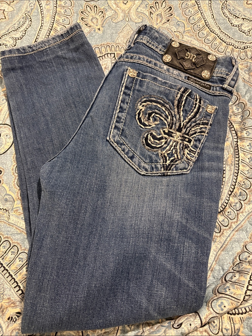 Miss Me Indigo Wash Low Rise Jeans with Contrast Stitching